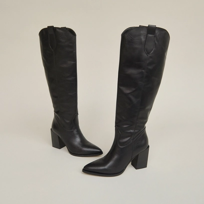 Bottes pointues &agrave; talons in black leather | PAPRIKA