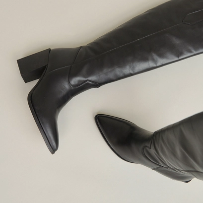 Bottes pointues &agrave; talons in black leather | PAPRIKA