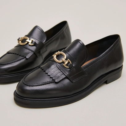 Loafers with gold buckles in black leather | delphes