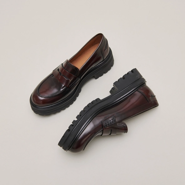 Loafer with notched soles in burgundy patinated leather | ALFI