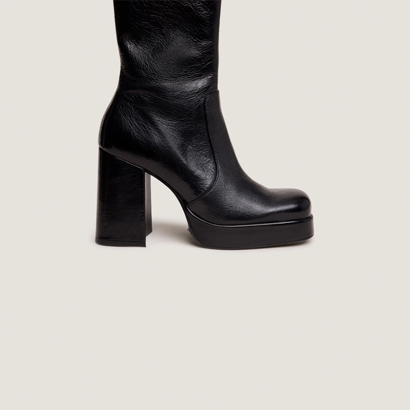 Boots with heels and square toes in black aged leather | BEN