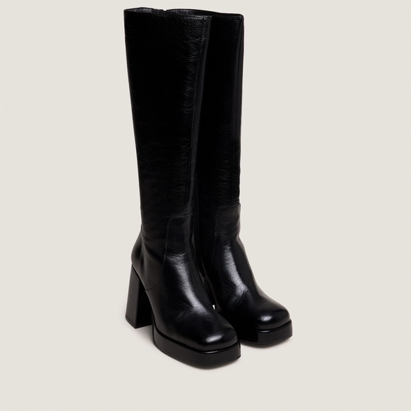 Boots with heels and square toes in black aged leather | BRYAN