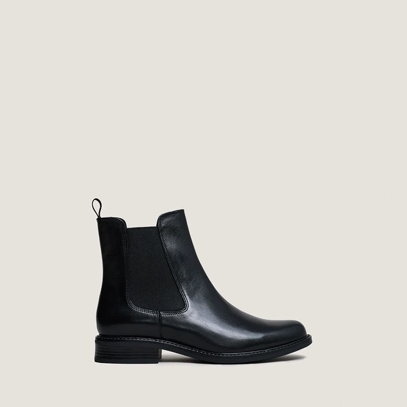 Bottines à bouts ronds in black leather | AUDRY