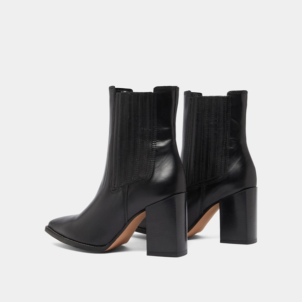 Ankle boots with heels and pointed toes in black leather | PERLINE