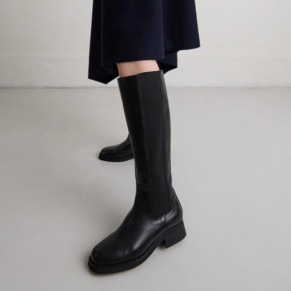 Bottes hautes in black leather | PEGGIE