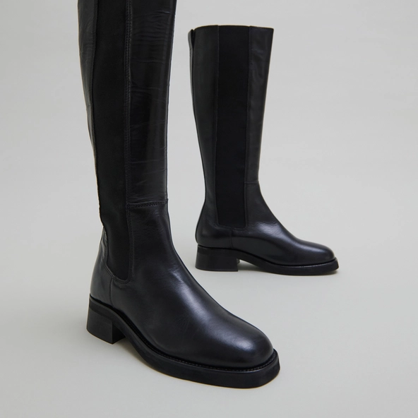 Bottes hautes in black leather | PEGGIE