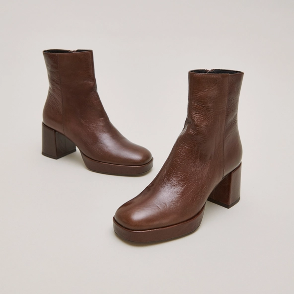 Square-toe boots in aged brown leather | VANVES
