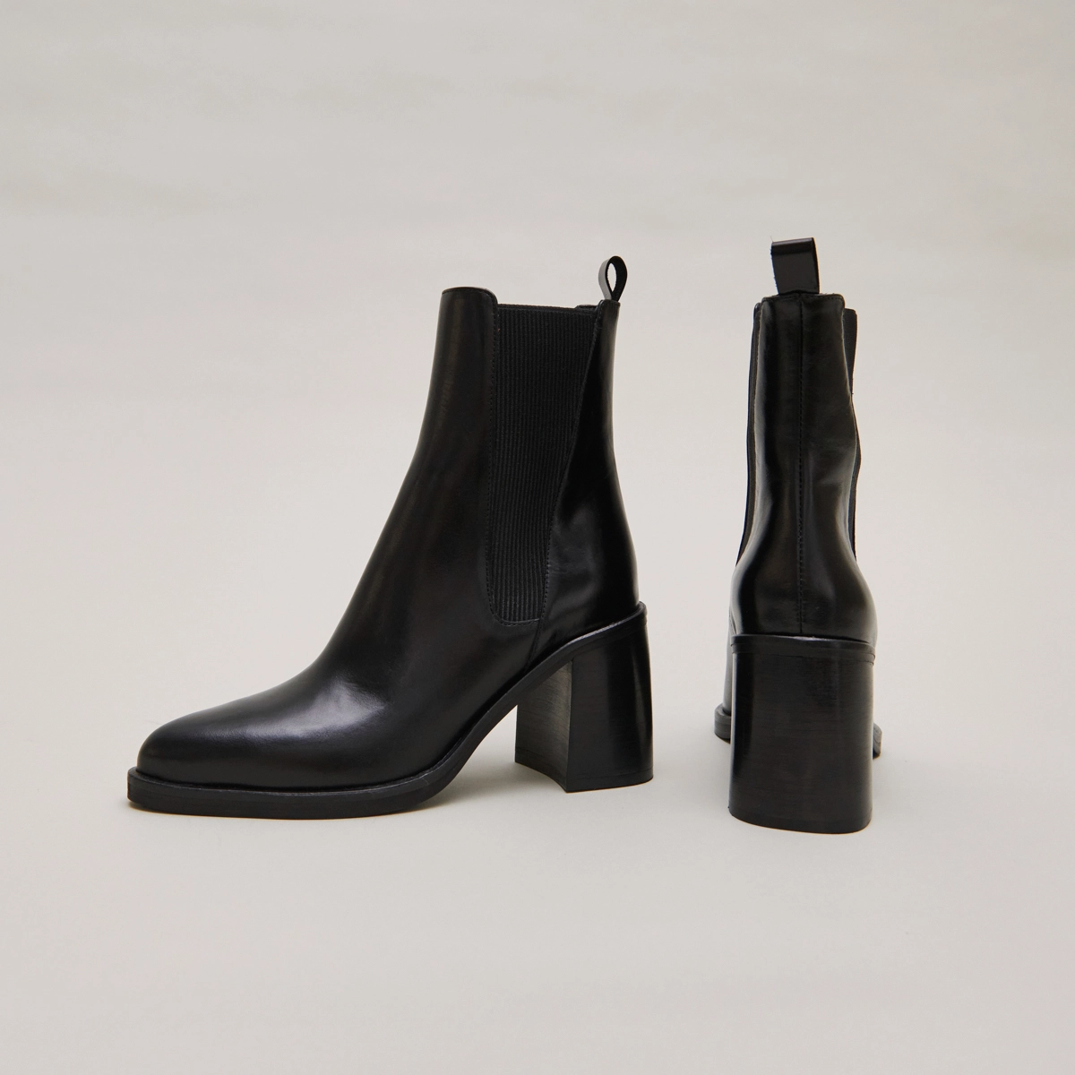 Boots à talons hauts et élastiques in black leather | DISCO