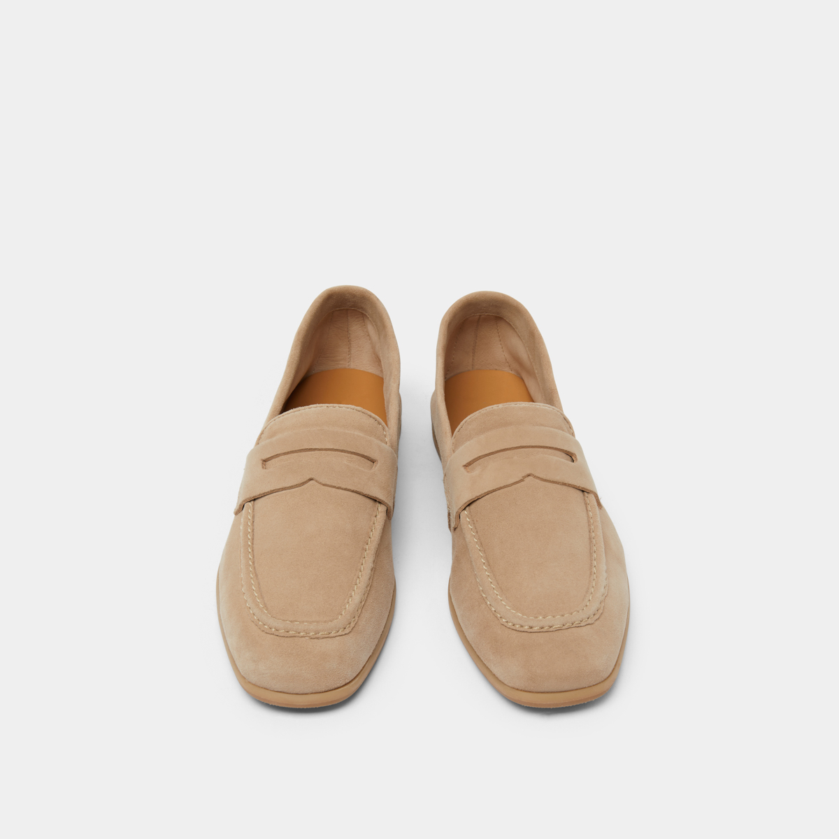 Mocassins &agrave; talons plats et bouts arrond... beige