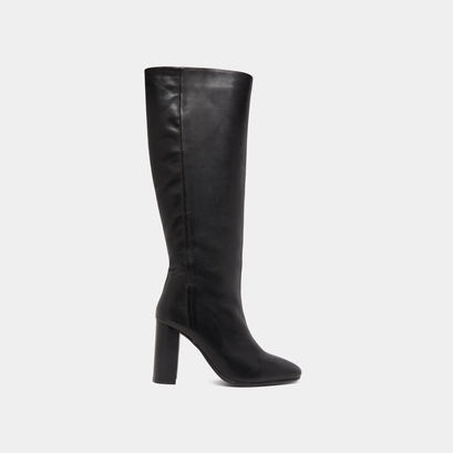 Boots with heels in black leather | venezuela