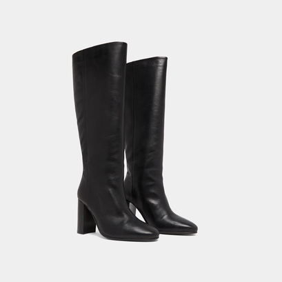 Boots with heels in black leather | venezuela