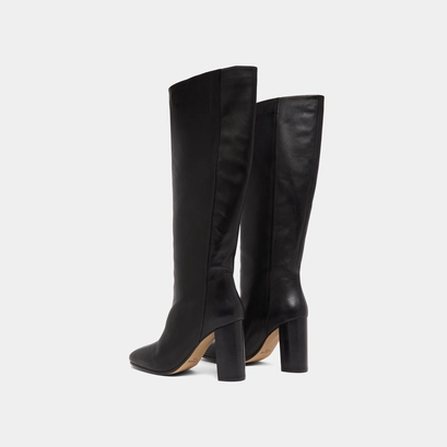 Boots with heels in black leather | venezuela