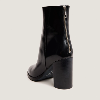 Bottines &agrave; talons in black leather | deep