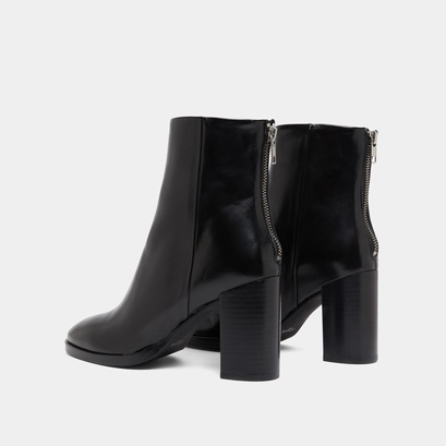 Bottines &agrave; talons in black leather | deep