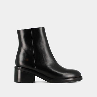 Boots &agrave; talons &eacute;pais in black leather | danseuse