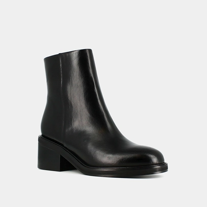 Boots &agrave; talons &eacute;pais in black leather | danseuse