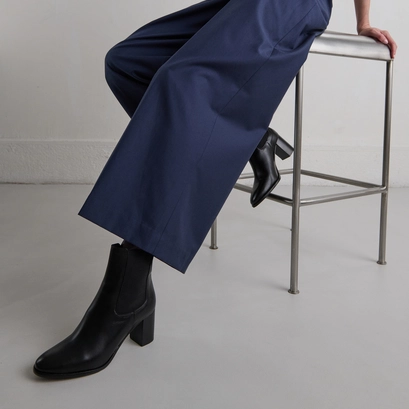 Bottines &agrave; talons et &eacute;lastiques in black leather | devin