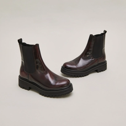 Boots &agrave; semelles crant&eacute;es et &eacute;lastiques in burgundy patinated leather | amandine