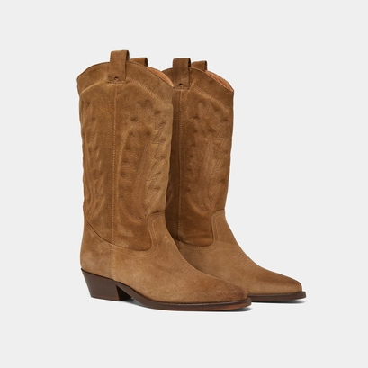 Pointed-toe boots with visible stitching in dark taupe suede | delea