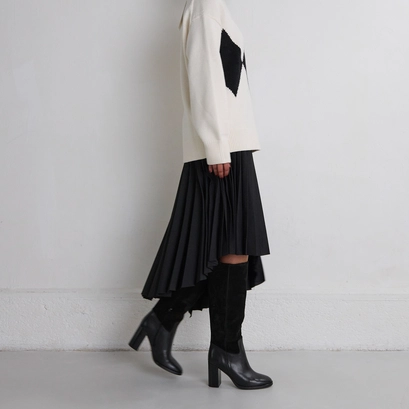 Bottes &agrave; talons in black suede and black leather | down