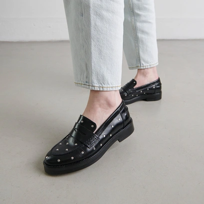 Loafers with silver details in black leather | mirnou