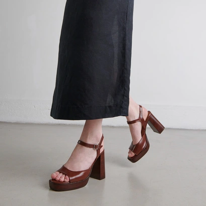 High-heeled sandals and platforms in brown leather | BAMBA