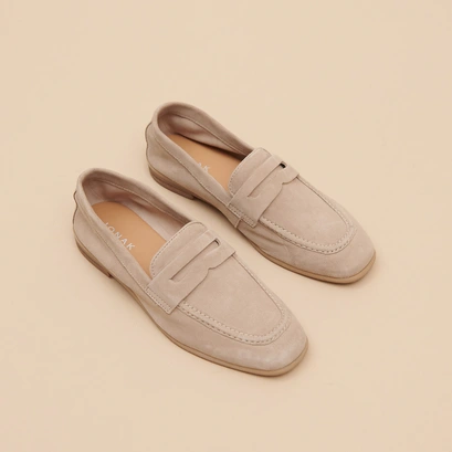 Mocassins &agrave; talons plats et bouts arrond... in beige velvet | aca