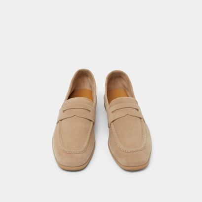 Mocassins &agrave; talons plats et bouts arrond... in beige velvet | aca