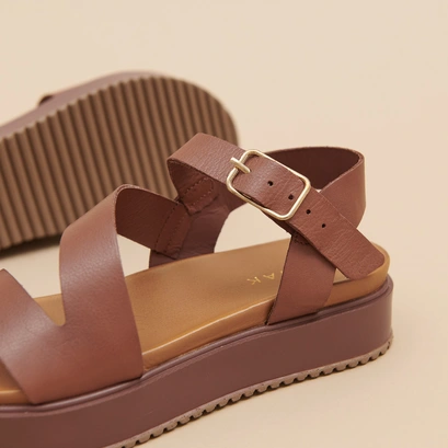 Sandales &agrave; plateformes et lani&egrave;res in brown leather | isaure