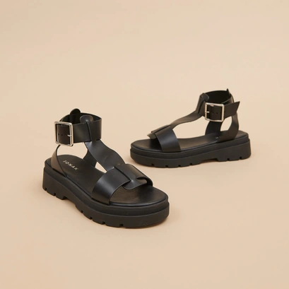 Sandales &agrave; plateformes et brides &eacute;paisse... in black glazed leather | lille
