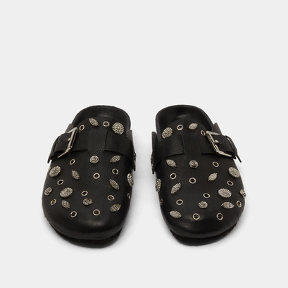 Mules &agrave; d&eacute;tails argent&eacute;s in black grained leather | wasila