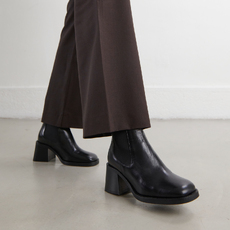 Bottines &agrave; &eacute;lastiques et talons &eacute;pais black