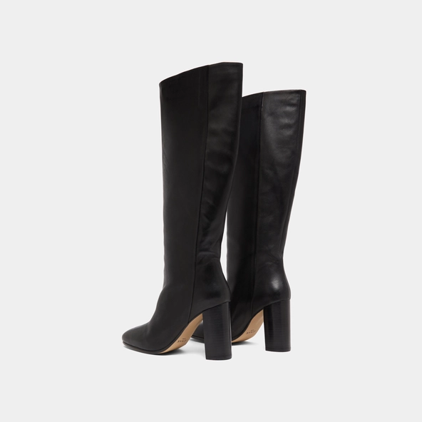 Boots with heels in black leather | VENEZUELA