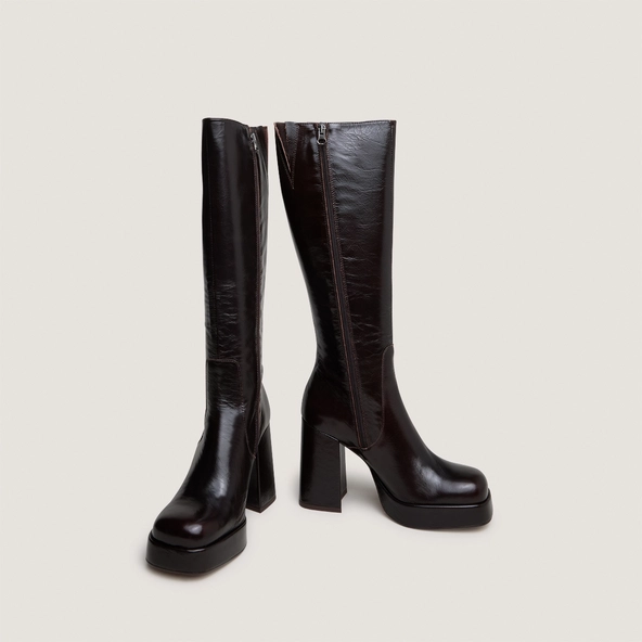 Heeled boots with square-toe in dark brown shiny leather | BRYAN
