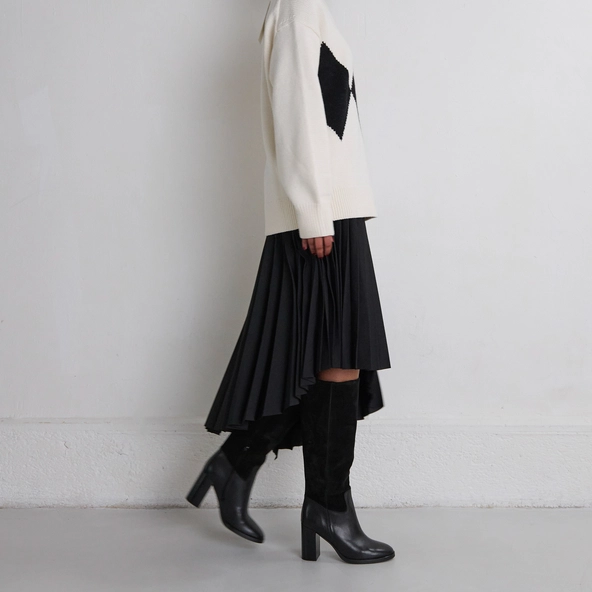 Bottes &agrave; talons in black suede and black leather | DOWN