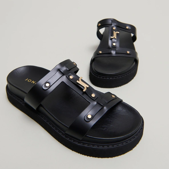Platform sandals in black glazed leather | LUANA