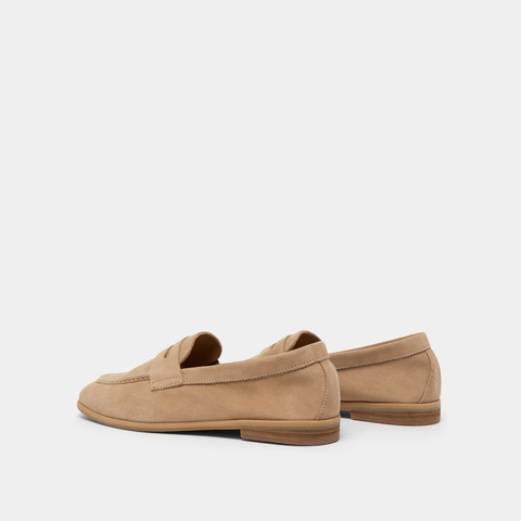 Mocassins &agrave; talons plats et bouts arrond... beige