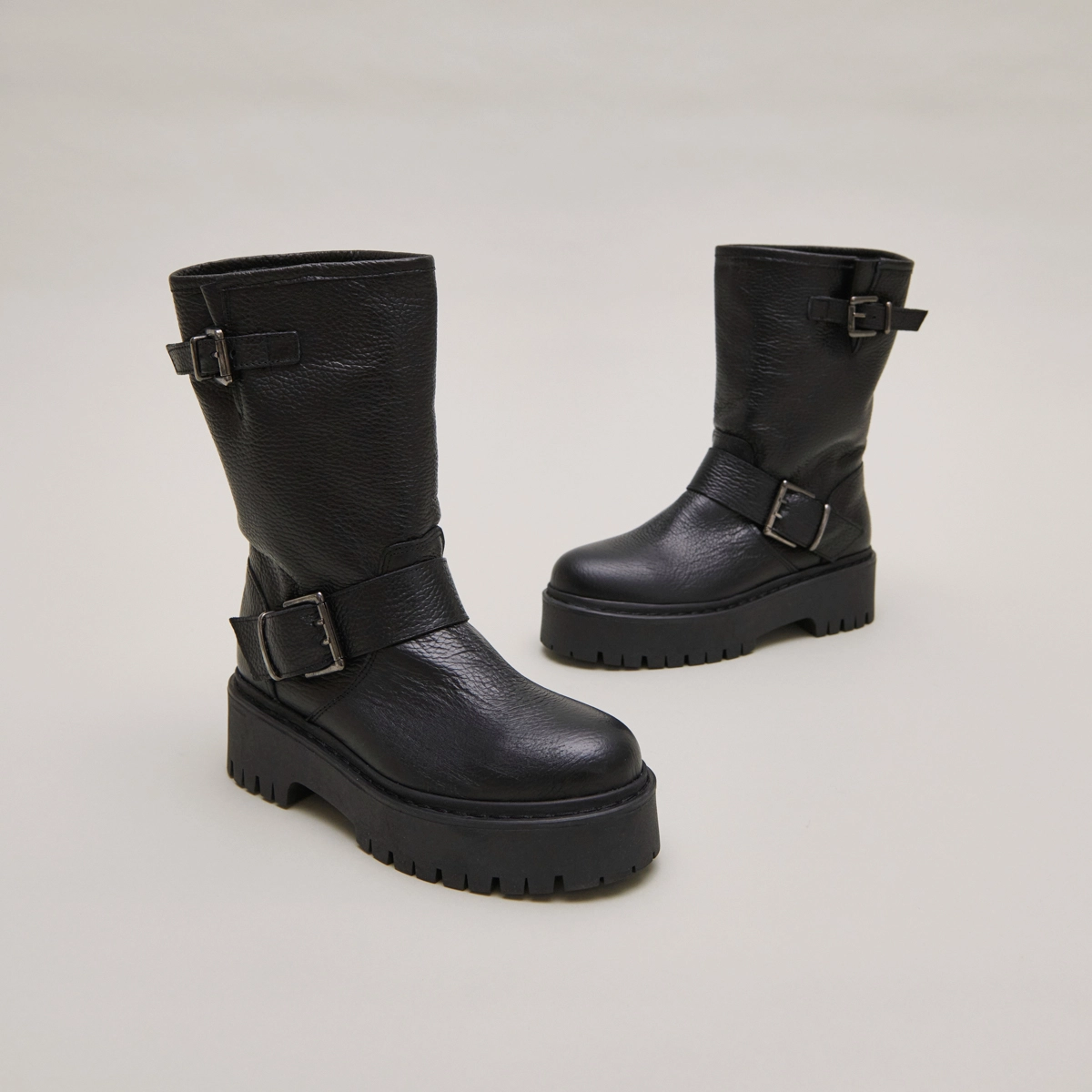 Bottes avec boucles in black grained leather | RICCARDO