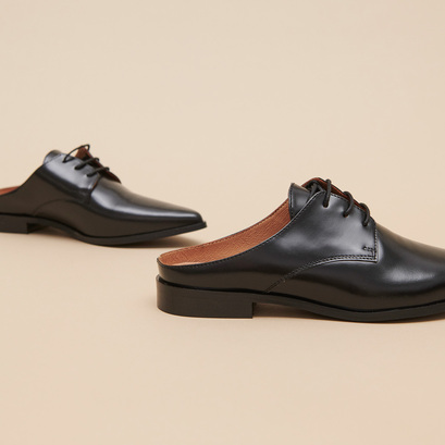 Mules with laces in black glazed leather | AGDAL