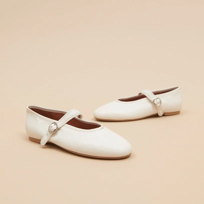 Ballet flats with straps and adjustable buckles in ecru leather | DEESSE