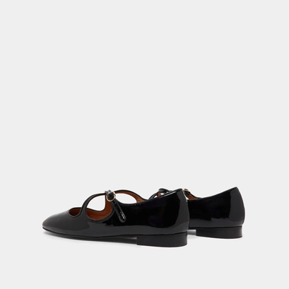 Ballerines &agrave; brides entrecrois&eacute;es in black patent and ecru leather | DUCKY