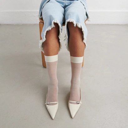 Escarpins &agrave; talons in ecru patent | damoiselle