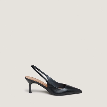 Pointed-toe pumps in black leather | diamantine