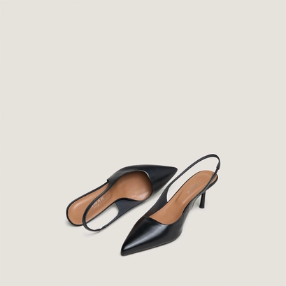 Pointed-toe pumps in black leather | diamantine