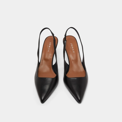 Pointed-toe pumps in black leather | diamantine