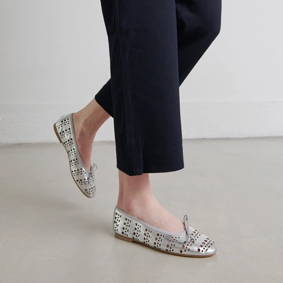 Cut-out ballet flats in silver metallic leather | DILANA