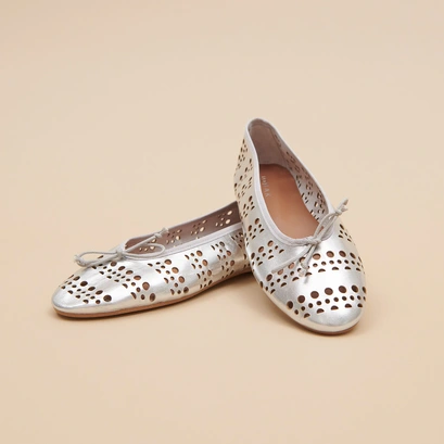 Cut-out ballet flats in silver metallic leather | DILANA