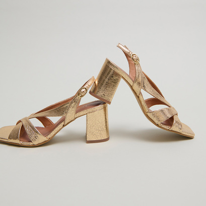 Sandales &agrave; talons in gold cracked leather | vanity