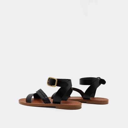 Plagettes &agrave; brides in black glazed leather | lausanne