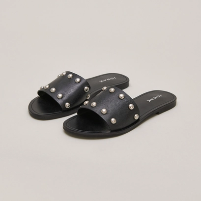 Mules &agrave; d&eacute;tails argent&eacute;s in black grained leather | winslow